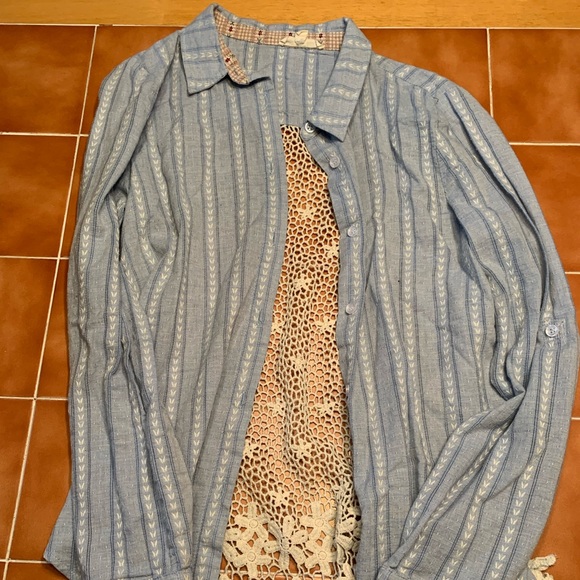 Hem & Thread button down - Picture 1 of 2